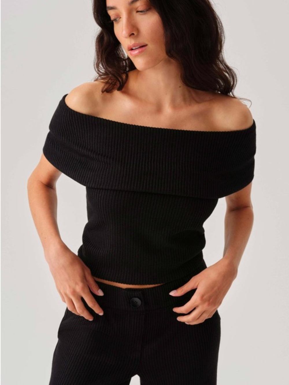 Wilfred Off-the-Shoulder Black Ribbed Knit Top